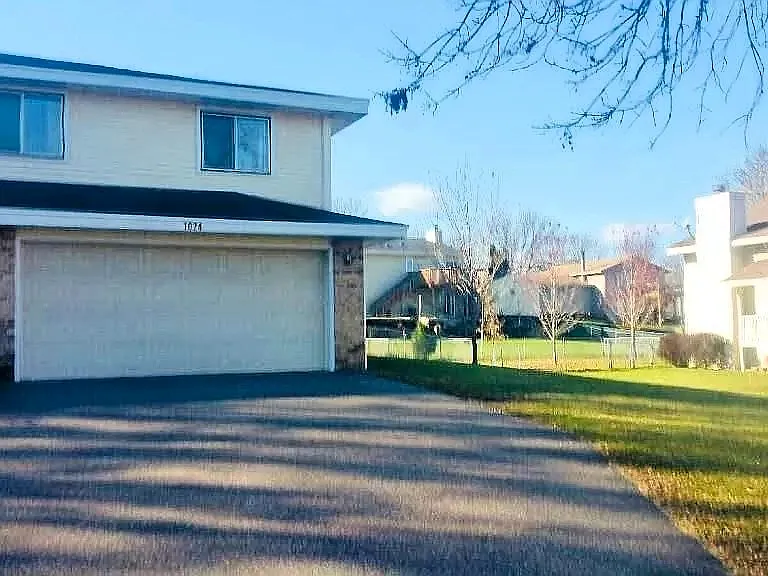 1074 Regency Dr — Photo 1