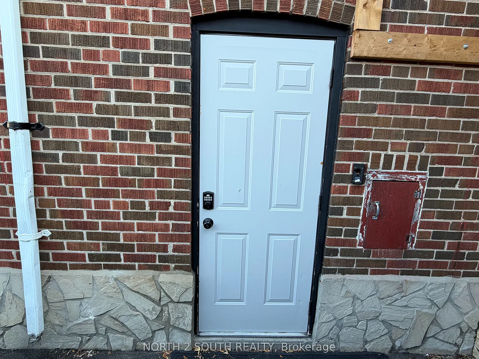 3 bed, $2,200 — Photo 3