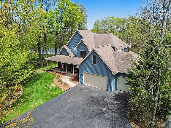 2nd image of 4364 Pointe Pl