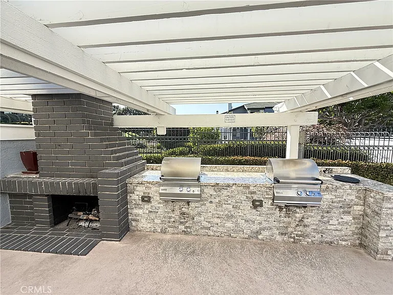 200 Paris Ln #210 — Photo 32