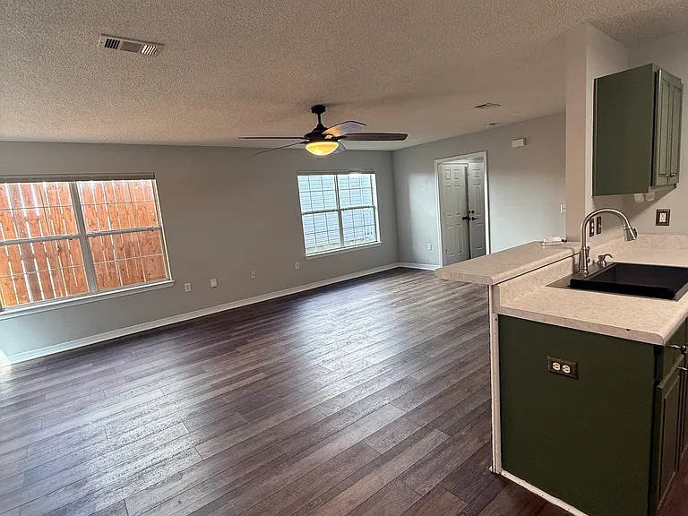 5153 Victoria Dr — Photo 14