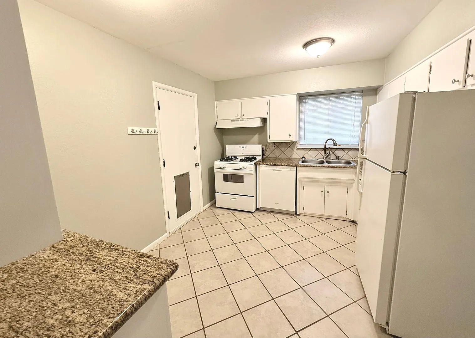 Updated 3BD 1.5BA Home Located in Belle Isle Area!! — Photo 4