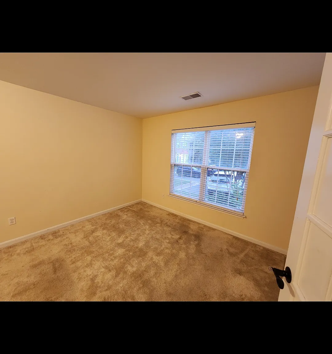 4 bed, 2520 sqft, $800 — Photo 1