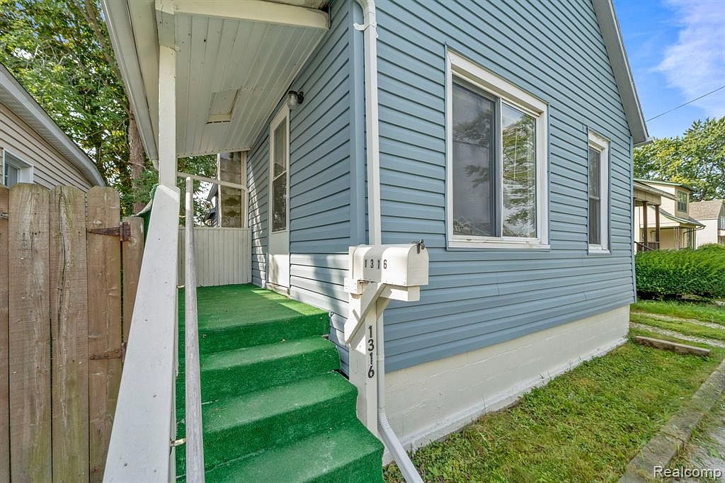 1316 Miller St, Port Huron, MI 48060 Zillow