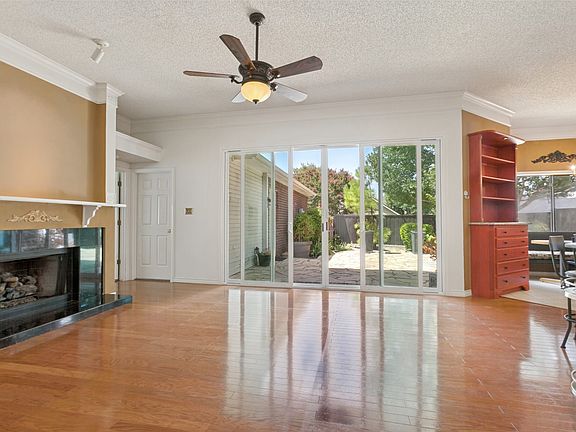 4th image of 4055 Seabury Dr