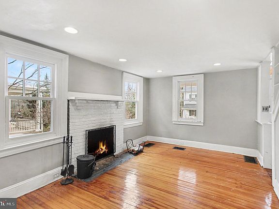4th image of 633 Walnut Ln