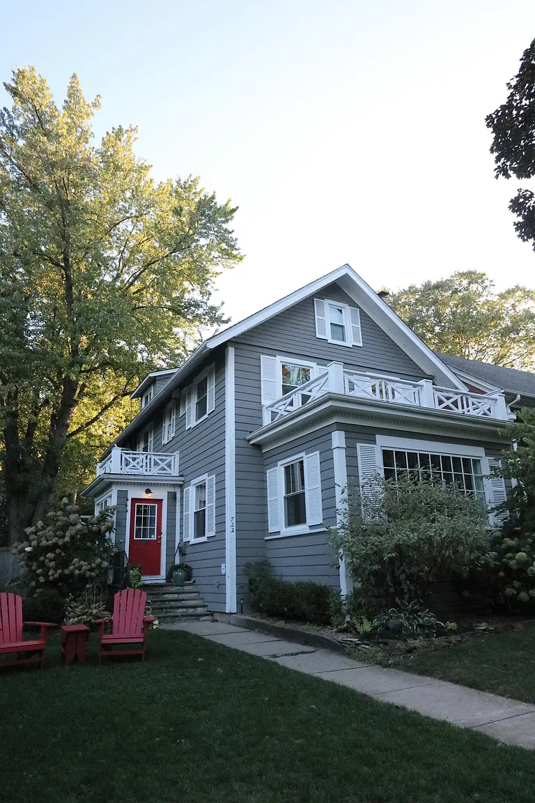 722 Clinton Pl photo 1