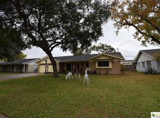 716 Westwood Dr, Port Lavaca, TX 77979