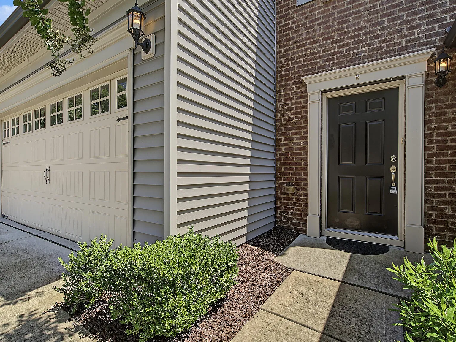 3 bed, 2.5 bath, 1870 sqft, $2,250 — Photo 4