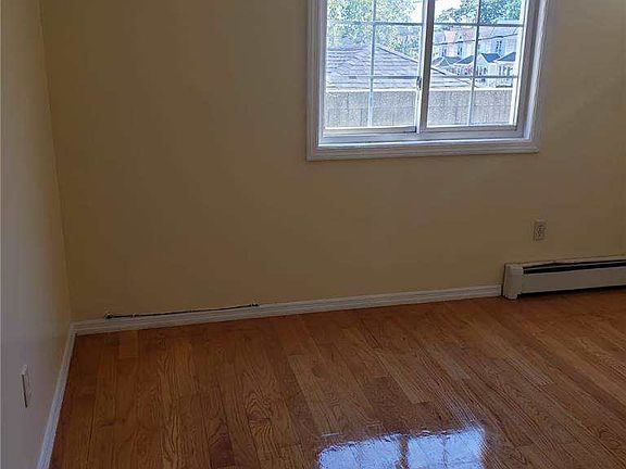 4th image of 14312 Lakewood Ave