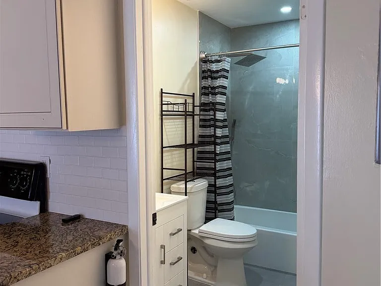 4969 Vincennes St #B — Photo 11