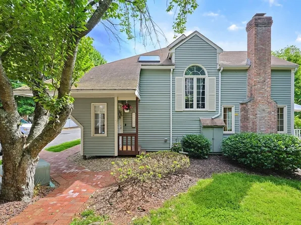 2 Strathmore Shire #A, Uxbridge, MA 01569