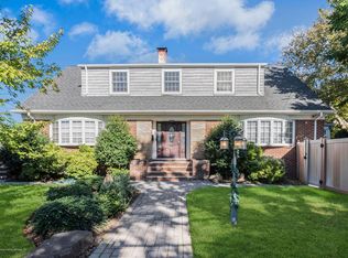 1545 Victory Blvd, Staten Island, NY 10314