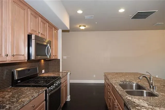 2572 Jackson Dr — Photo 15
