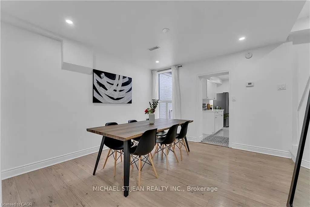 4 bed, $2,690 — Photo 2