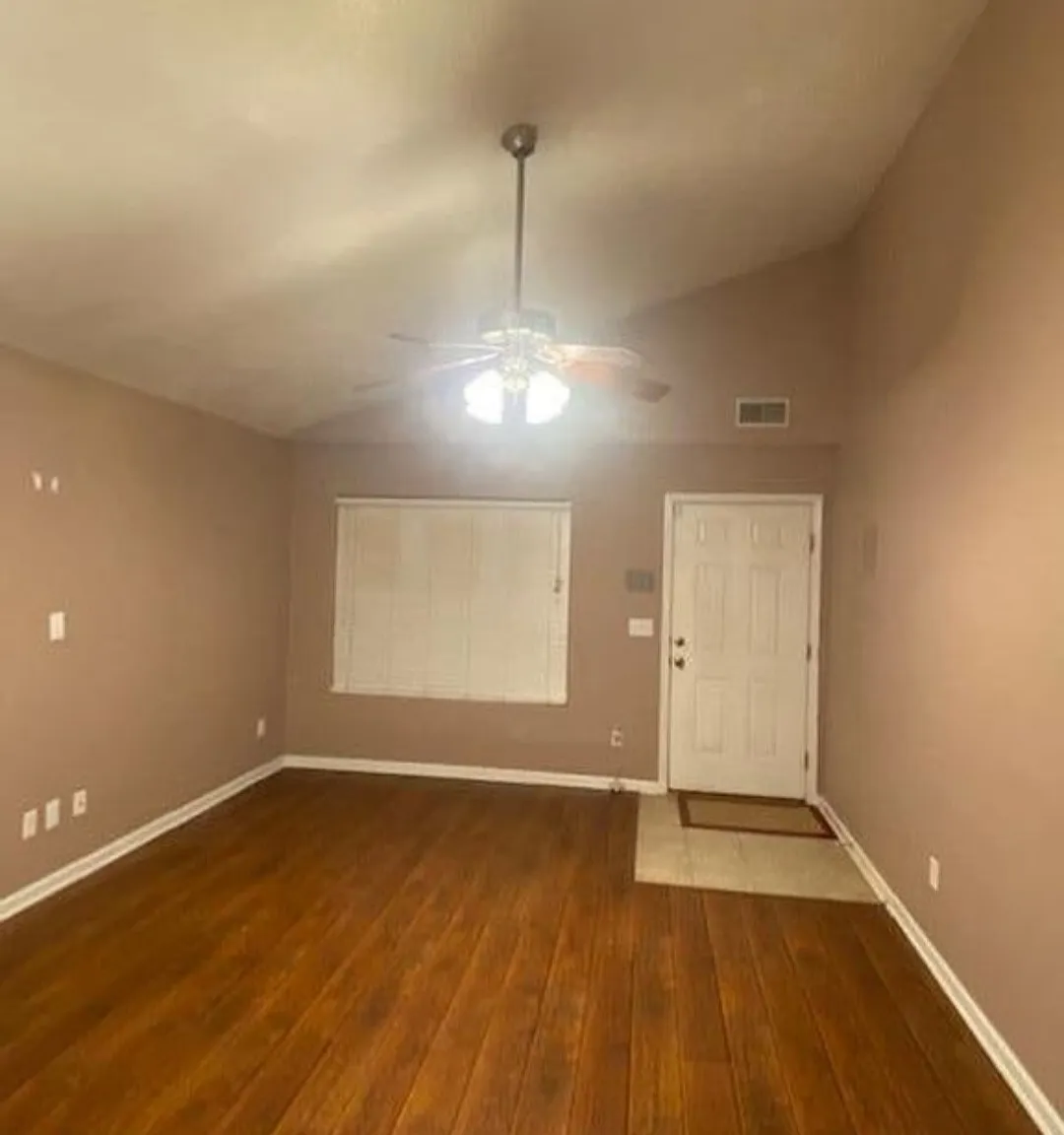 3 bed, 1436 sqft, $1,750 — Photo 2