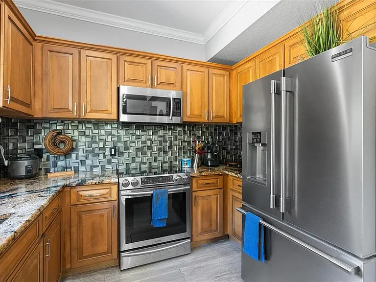 13228 Royal George Ave — Photo 37