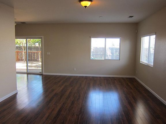 4th image of 3340 Rivermont St