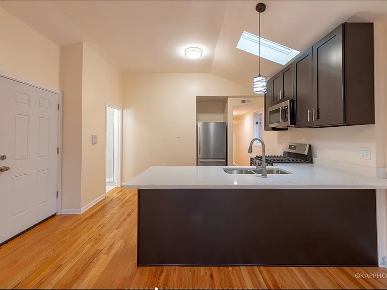 2435 W Polk St #3 — Photo 6