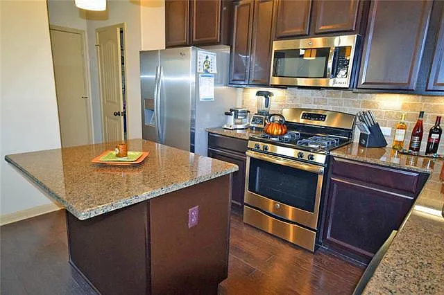 10504 Branden Ct — Photo 10