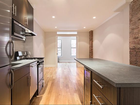 3rd image of 515 W 47th St #4E