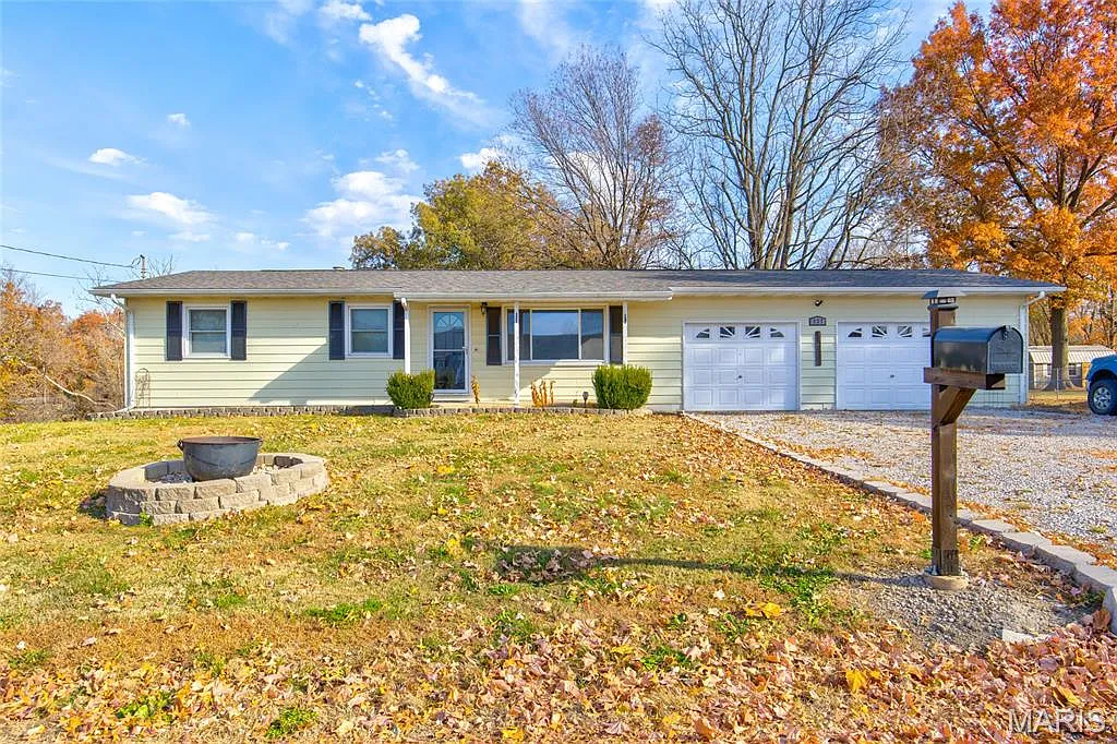 527 Strohbeck Ln photo 1