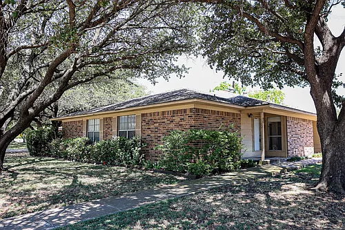 1302 Crescent St Photo 1 1302 Crescent St Photo 1