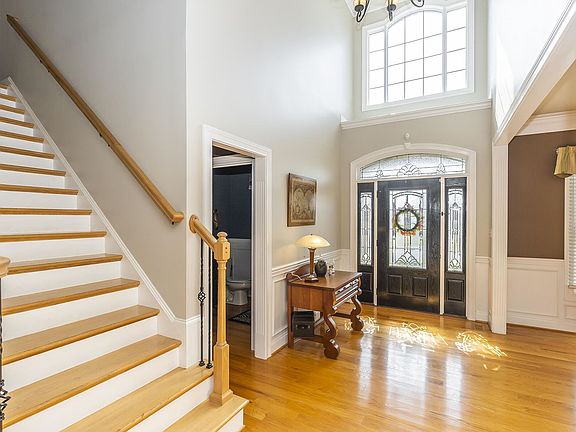 3rd image of 1044 Bay Colony Dr
