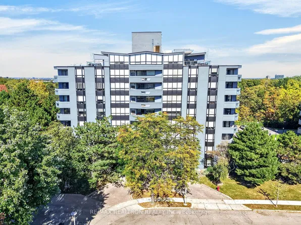 6 Village Grn #501, Hamilton, ON L8G 5B7