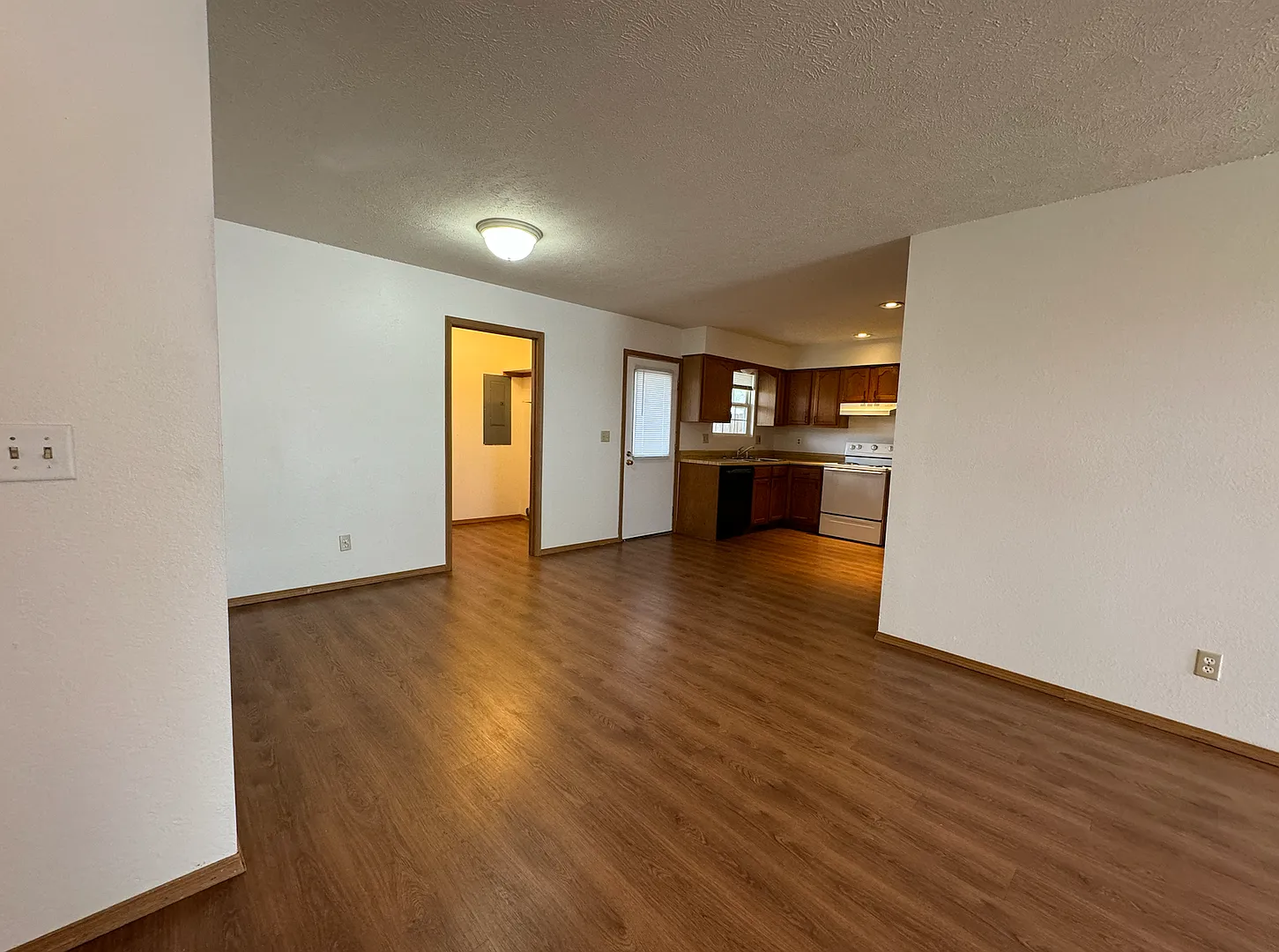 2 Bed | 2 Bath | 1 Car Garage Home! — Photo 3