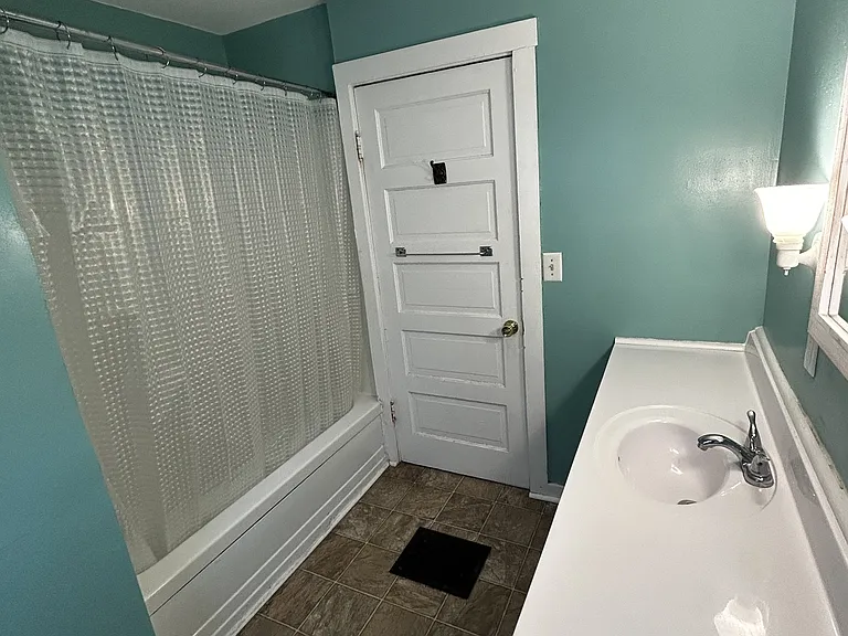 3 bed, 1.0 bath, $1,700 — Photo 12