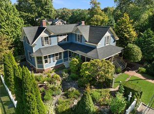 21 1st St, Barrington, RI 02806