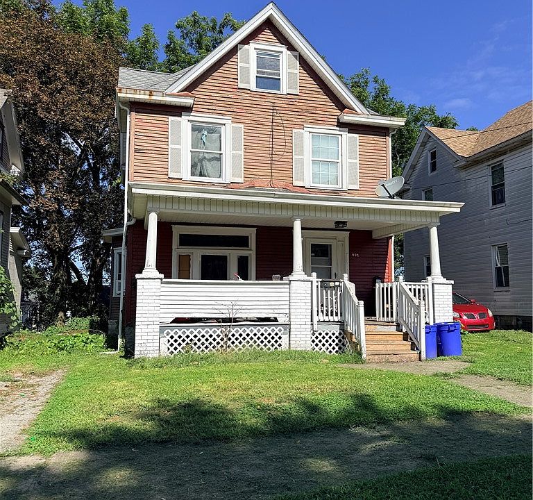 2nd image of 921 Marshall Ave