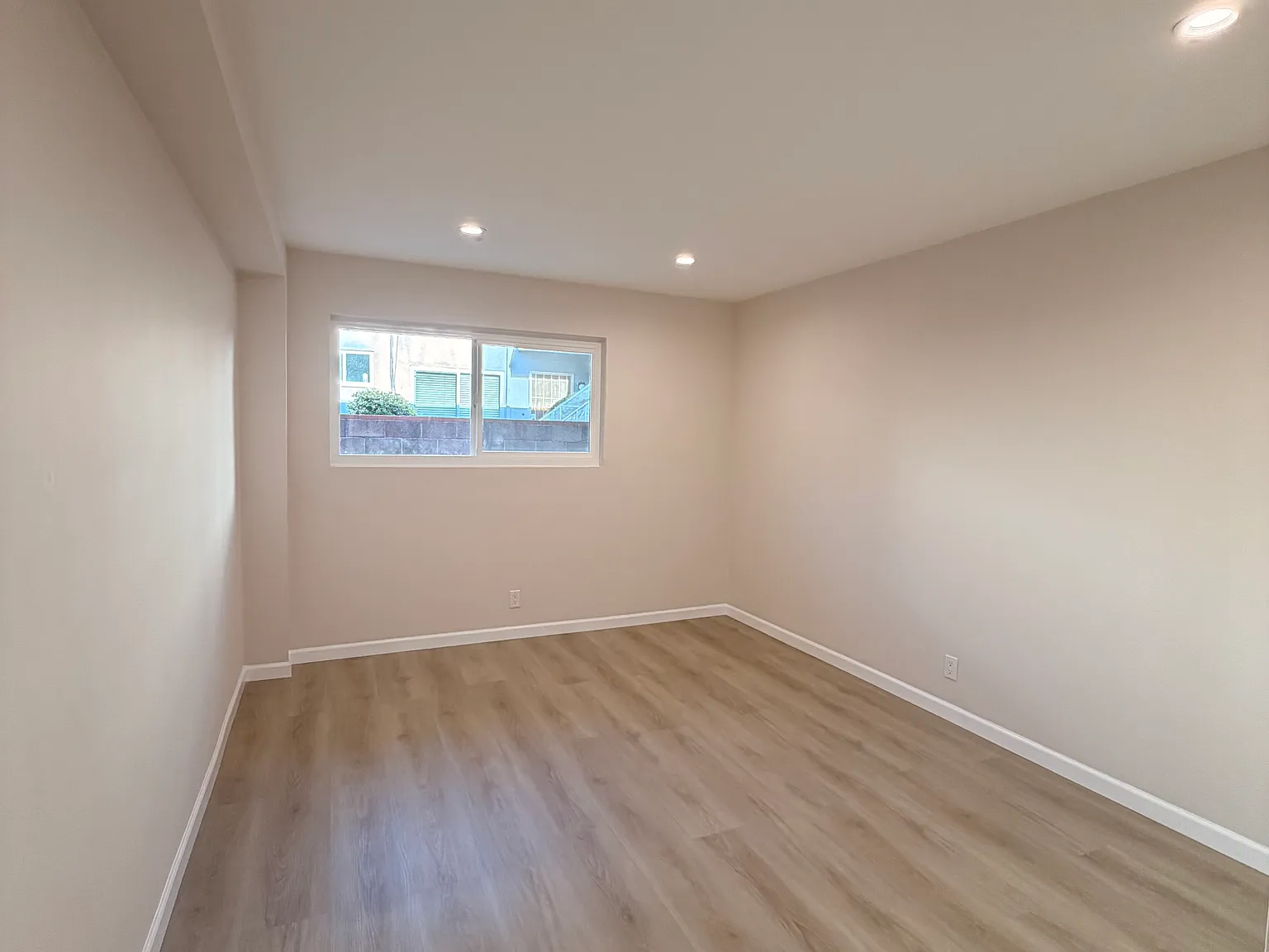 3 bed, 1150 sqft, $3,475 — Photo 4