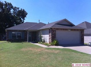 5224 S Redbud Pl W, Sand Springs, OK 74063