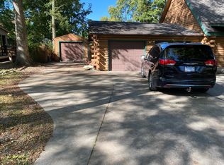 205 Raymond Dr, Mahomet, IL