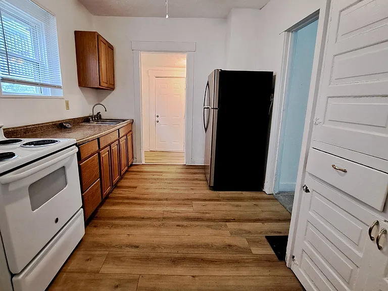 136 Indiana Ave — Photo 3