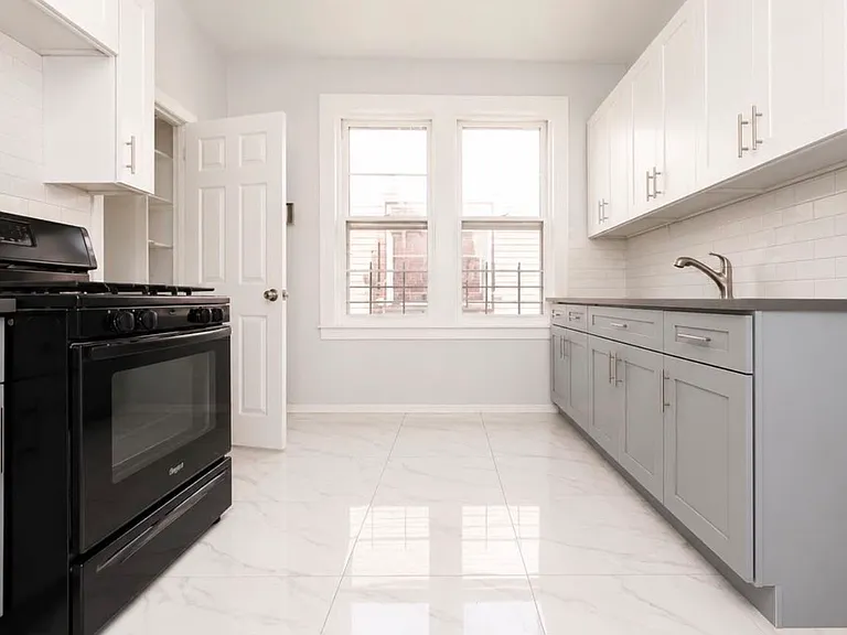 20-22 Ellis Ave #5 — Photo 7