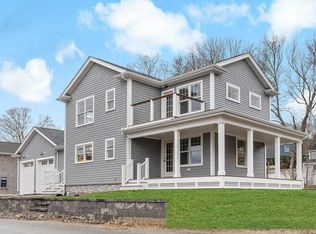 111 King Philip Ave, Bristol, RI 02809