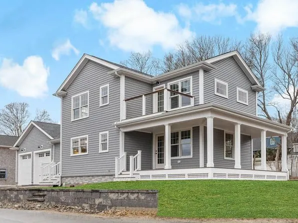 111 King Philip Ave, Bristol, RI 02809