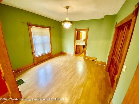 4th image of 341 S Main St