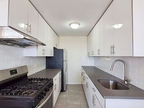 4th image of 3425 150th Pl APT 5B