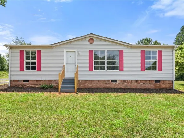 183 New Crosswinds Dr, Mount Airy, NC 27030