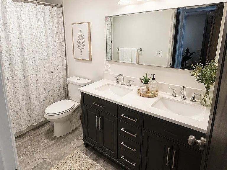 439 Oakwood St #212 — Photo 3