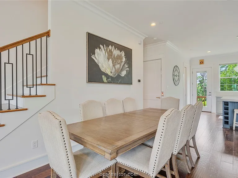 210 Tarrow St — Photo 13