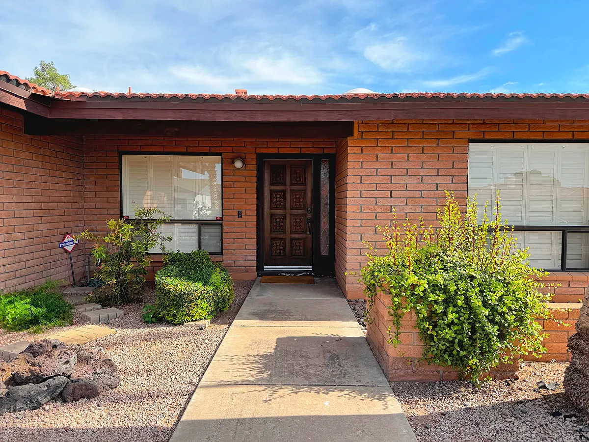 Building Photo - 1823 W Isleta Ave