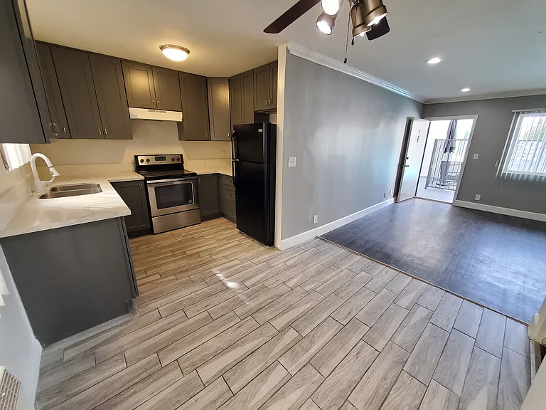 1600 N Bronson Ave — Photo 12