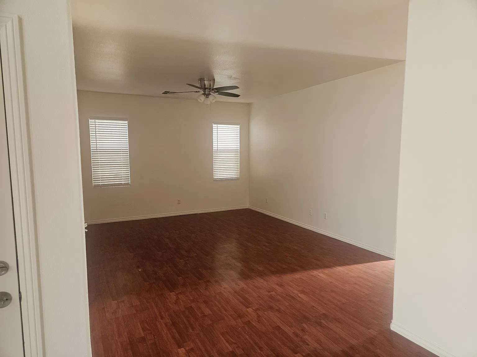 3 bed, 2.5 bath, 1892 sqft, $1,800 — Photo 3