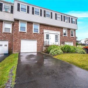 1386 Independence Dr, Derby, NY, 14047