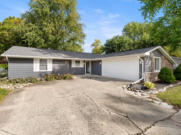 7401 Regina Dr, Fort Wayne, IN 46815